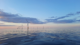 Das Foto zeigt den Offshore-Windpark Baltic 1 nördlich vom Darßer Ort.