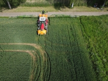 Applikation von Pestiziden auf einem Acker im Untersuchungsgebiet.