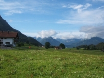 Blick von Schöllang im Oberstdorfer Illertal (LS 1200) nach Süden auf die Allgäuer Kalkalpen (LS 1100) (Foto: Usch Martin)