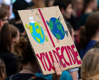 Titelbild "Fridays for Future" der Jugend-Naturbewusstseinsstudie 2020