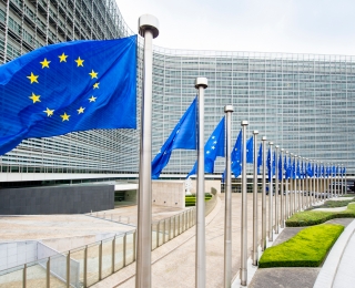 Europaflaggen vor dem Berlaymont-Gebäude in Brüssel.