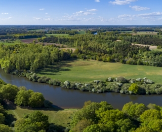 Luftaufnahme von Ems und umliegender Landschaft